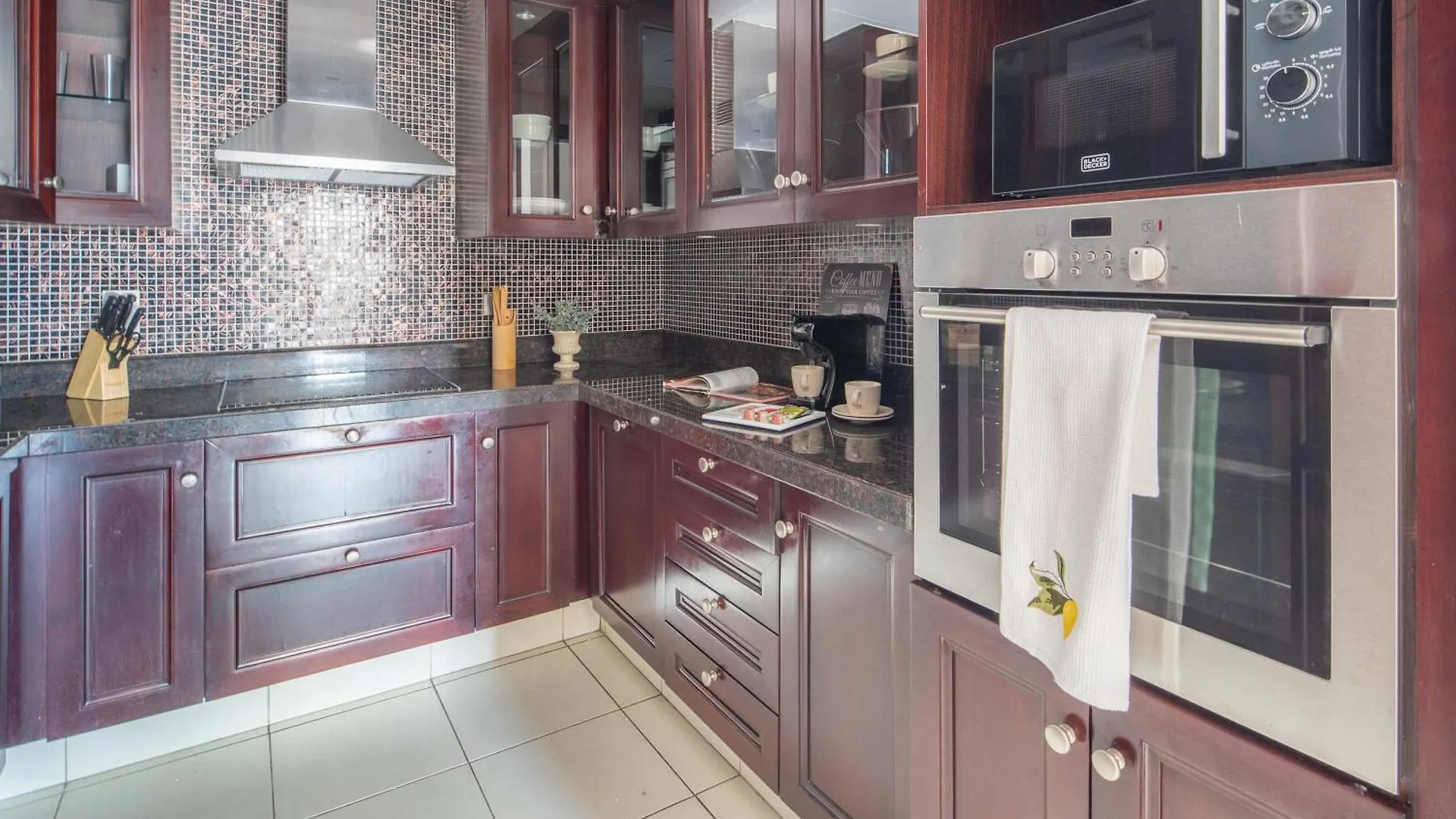 Frank Porter - Reehan 7 Dubai Apartment