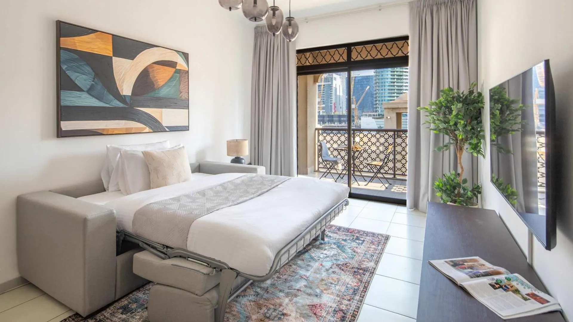Frank Porter - Reehan 7 Dubai Apartment